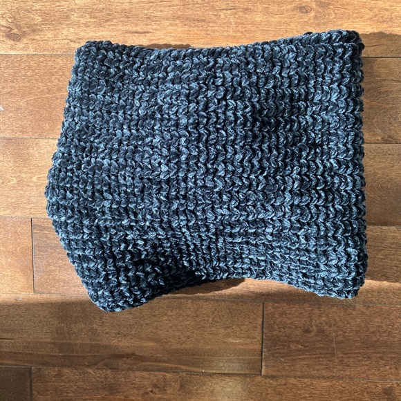 Women's Warn Cowl /Infinity Scarf- NWT - Picture 3 of 3